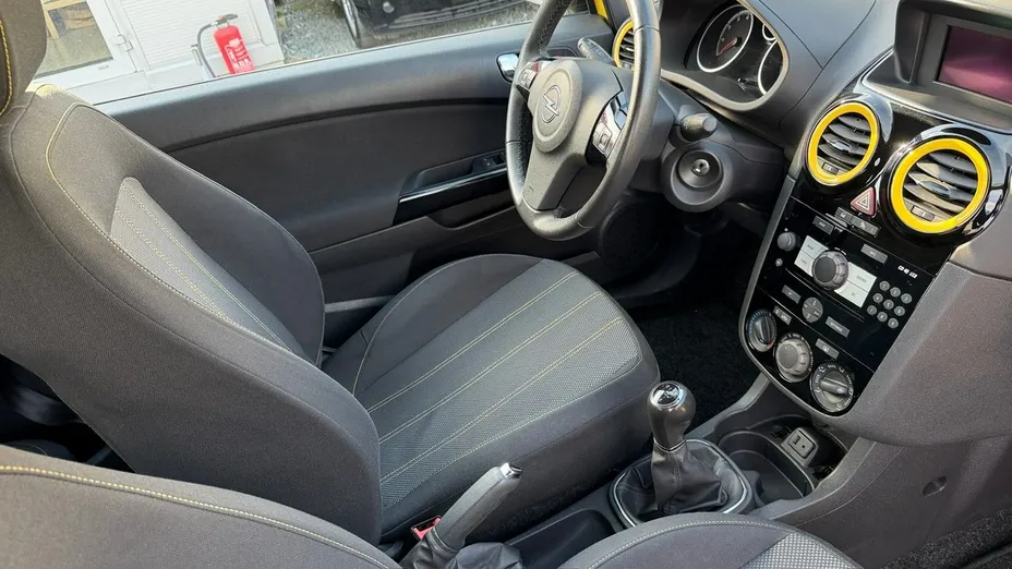 OPEL Corsa -