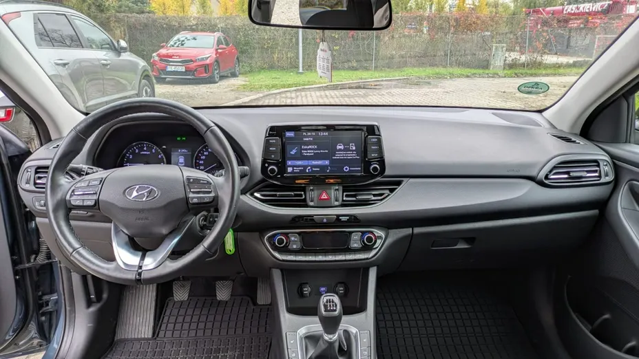 HYUNDAI i30 -