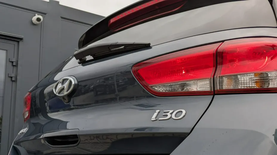 HYUNDAI i30 -
