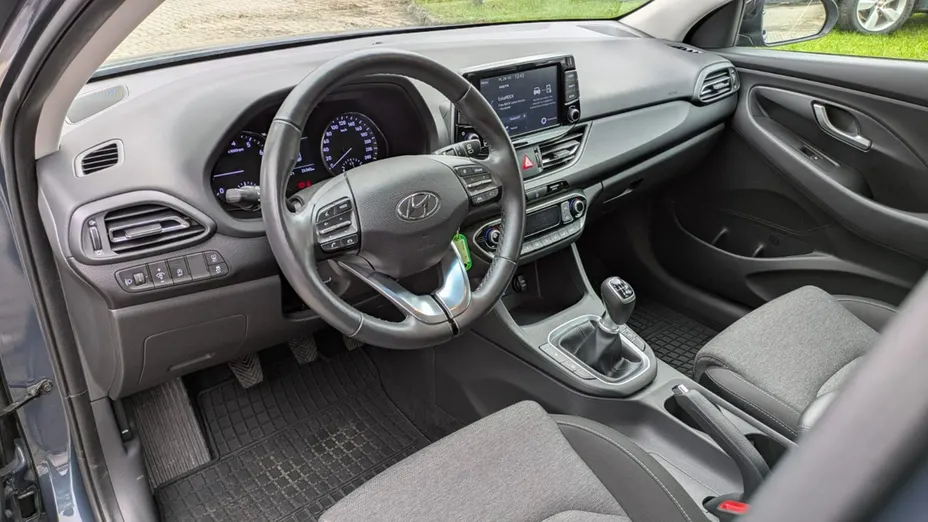 HYUNDAI i30 -