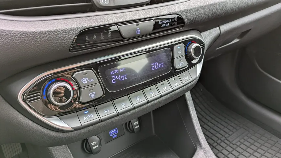 HYUNDAI i30 -