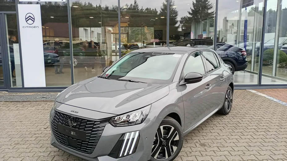 PEUGEOT 208 -