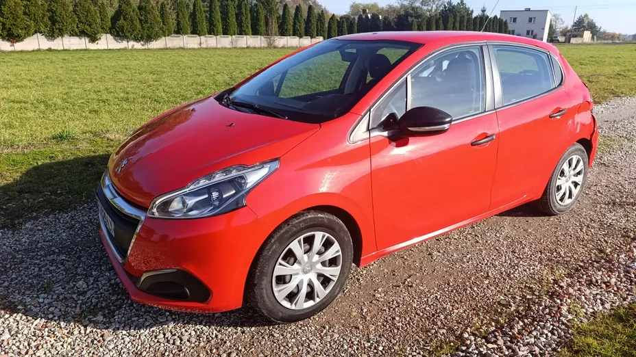 PEUGEOT 208 -