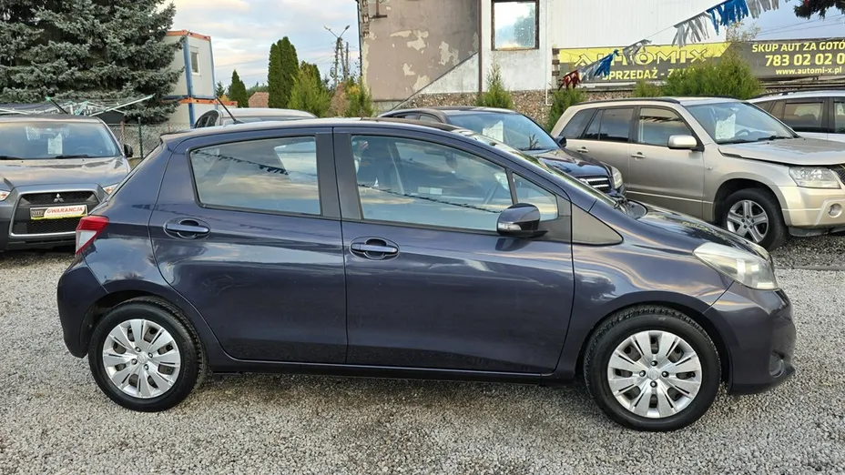 TOYOTA Yaris -