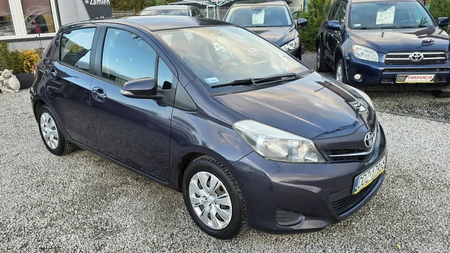 TOYOTA Yaris -
