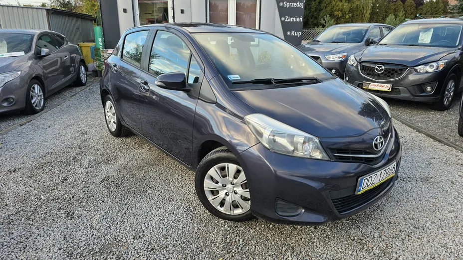 TOYOTA Yaris -