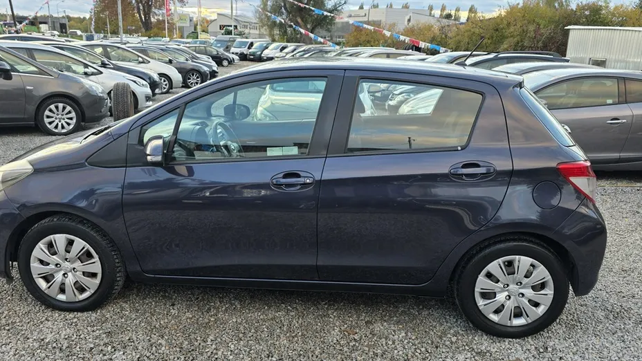 TOYOTA Yaris -