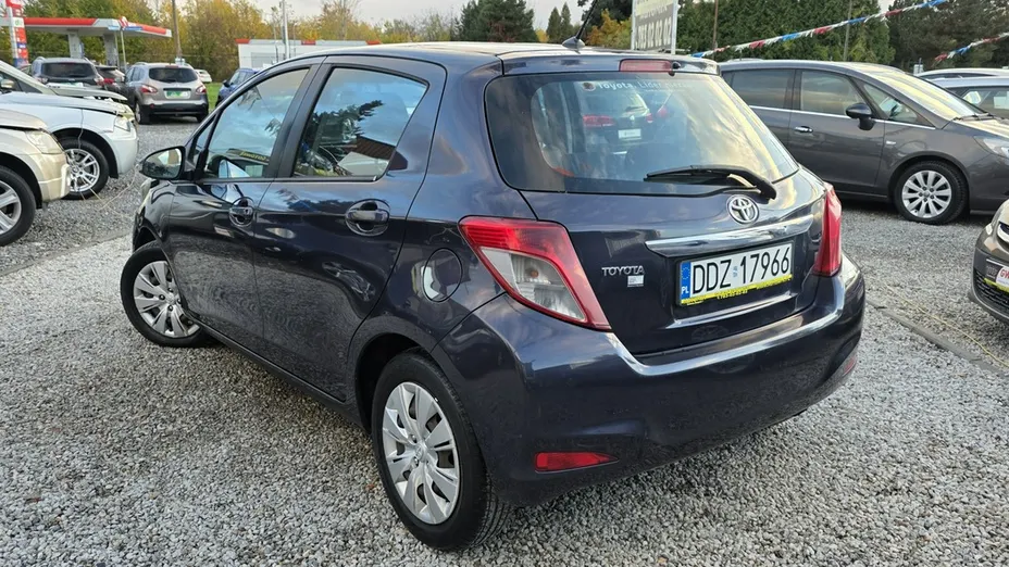 TOYOTA Yaris -