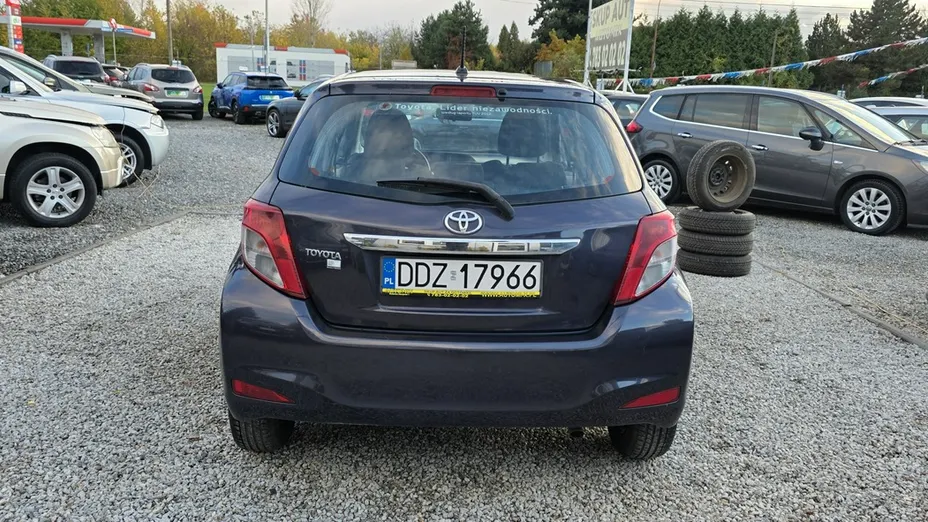 TOYOTA Yaris -