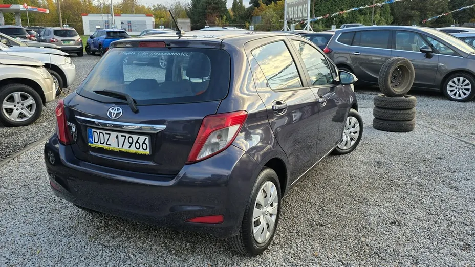 TOYOTA Yaris -