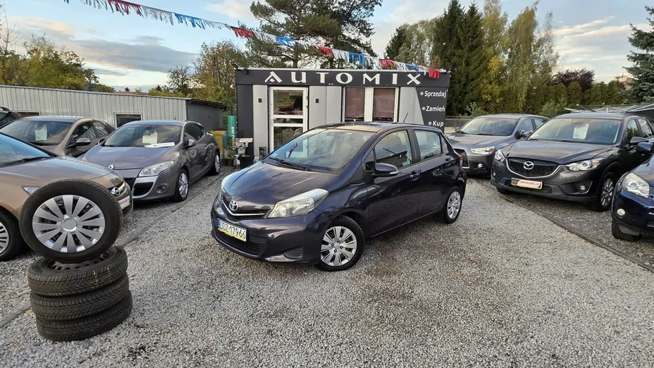 TOYOTA Yaris -