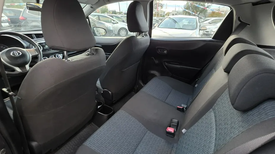 TOYOTA Yaris -