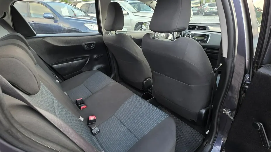 TOYOTA Yaris -