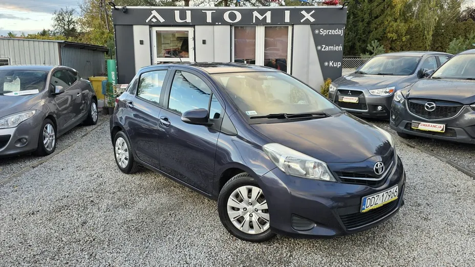 TOYOTA Yaris -
