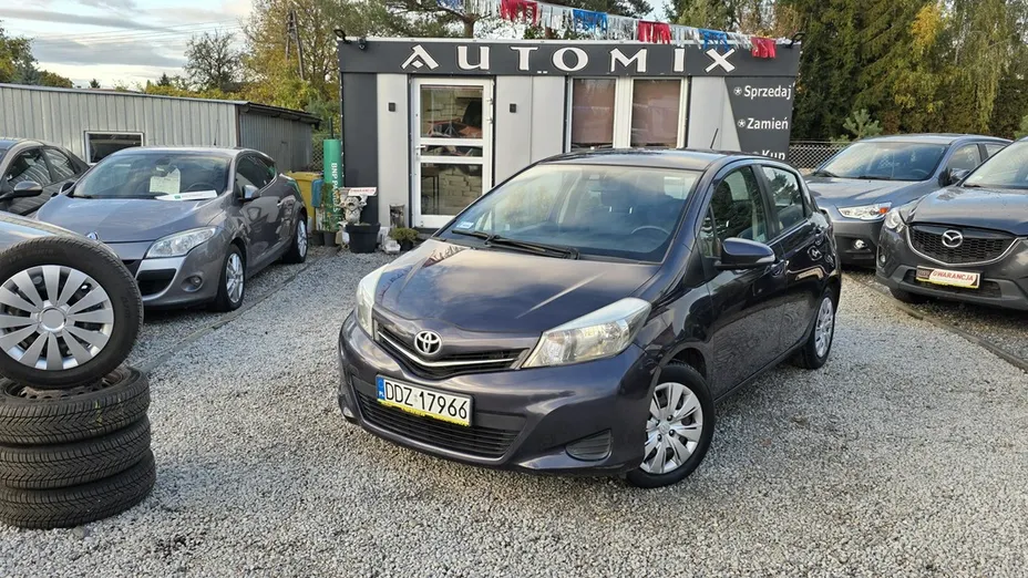 TOYOTA Yaris -