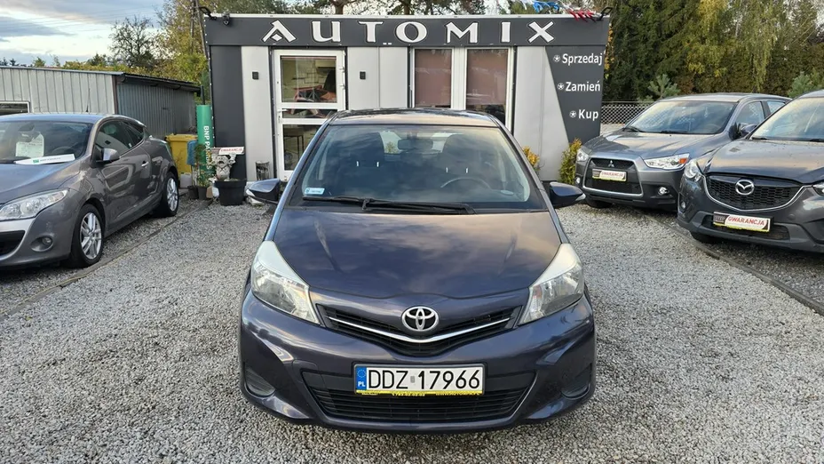 TOYOTA Yaris -