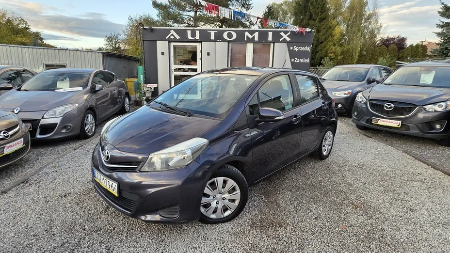 TOYOTA Yaris -