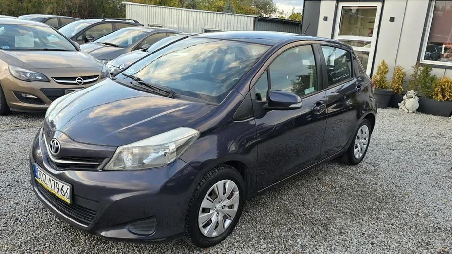 TOYOTA Yaris -