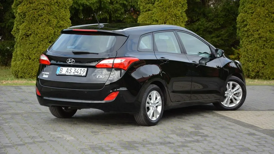 HYUNDAI i30 -