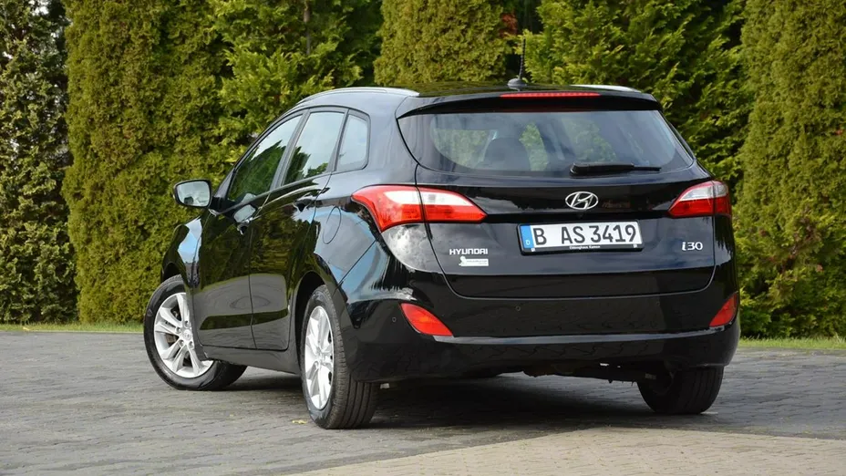 HYUNDAI i30 -