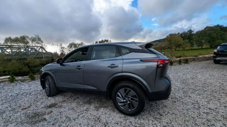 NISSAN Qashqai -