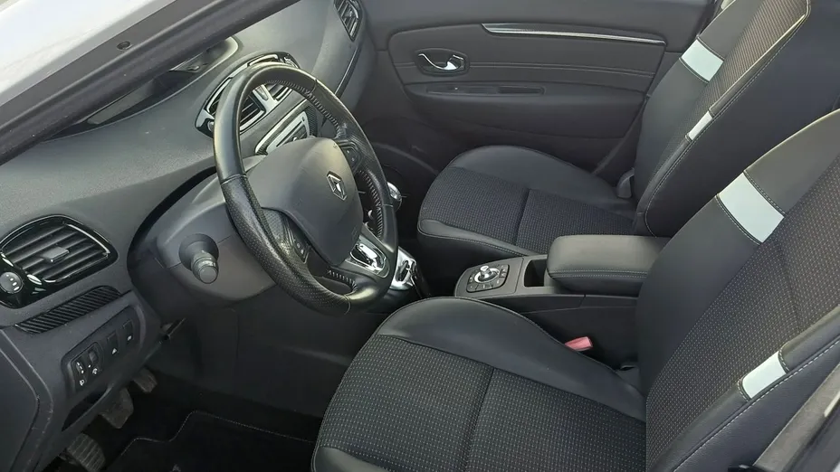 RENAULT Scenic -