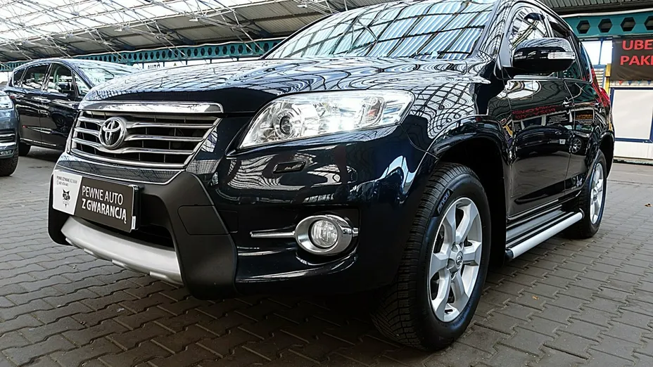 TOYOTA RAV4 -