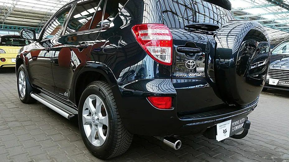TOYOTA RAV4 -