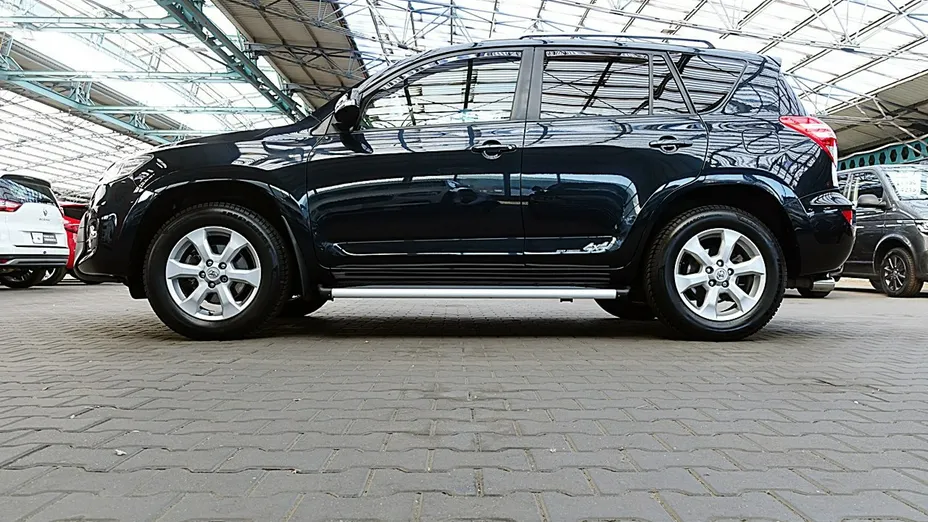TOYOTA RAV4 -