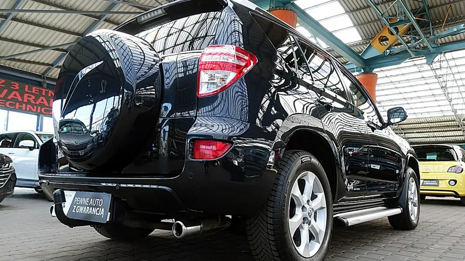 TOYOTA RAV4 -