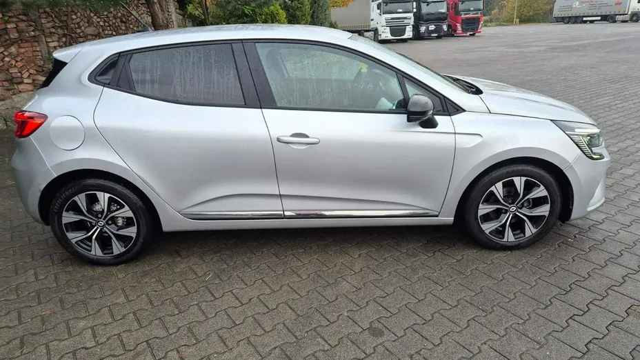 RENAULT Clio -