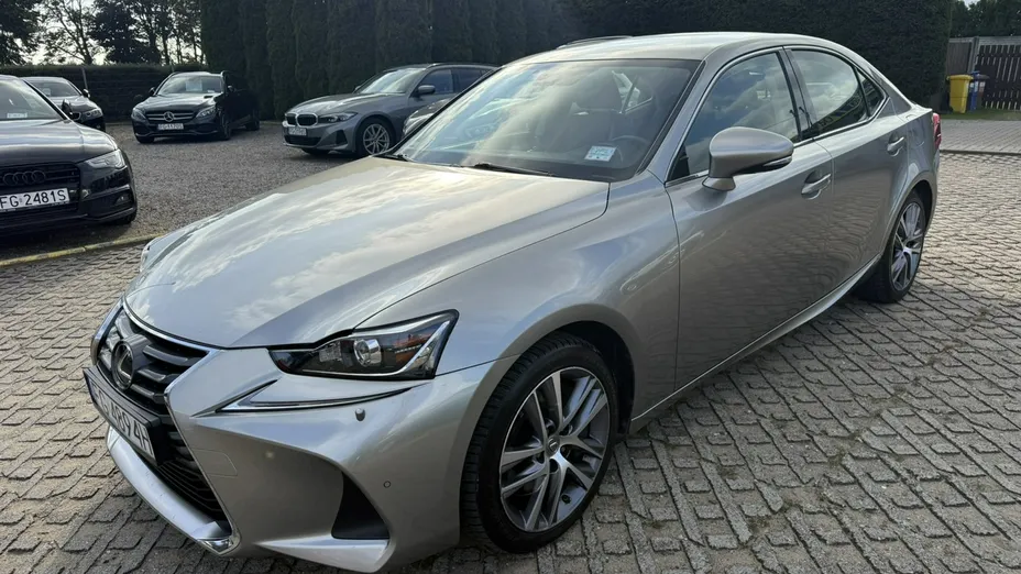 LEXUS IS -