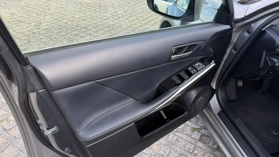 LEXUS IS -