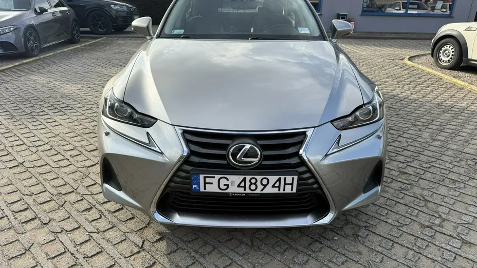 LEXUS IS -