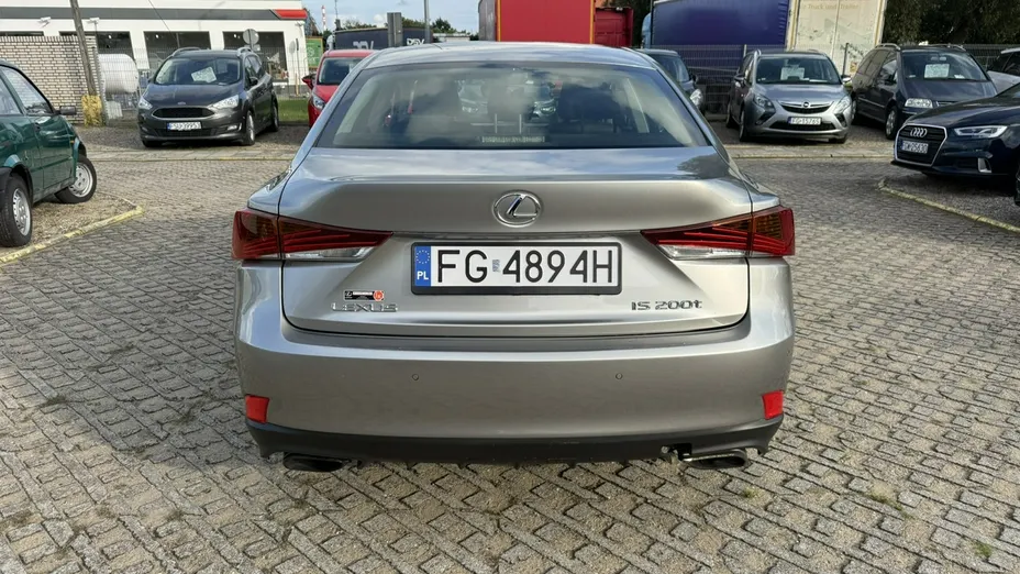 LEXUS IS -