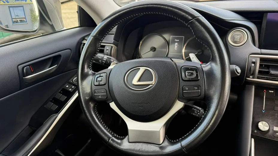 LEXUS IS -