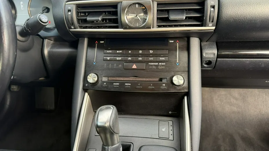 LEXUS IS -