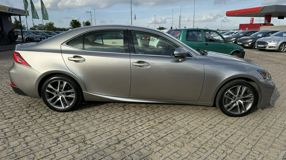 LEXUS IS -