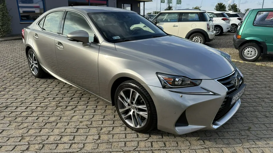 LEXUS IS -