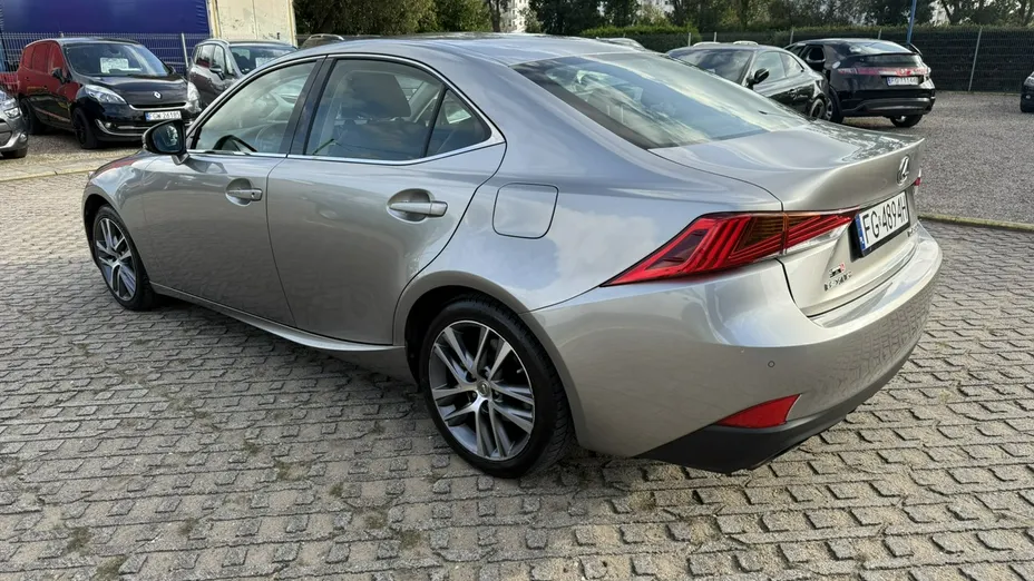 LEXUS IS -