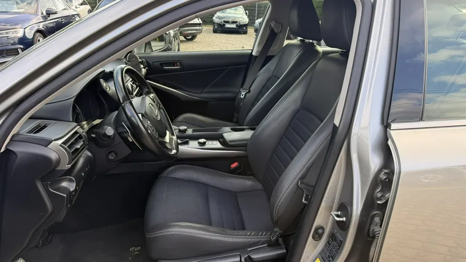 LEXUS IS -