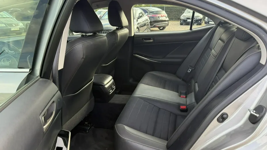 LEXUS IS -