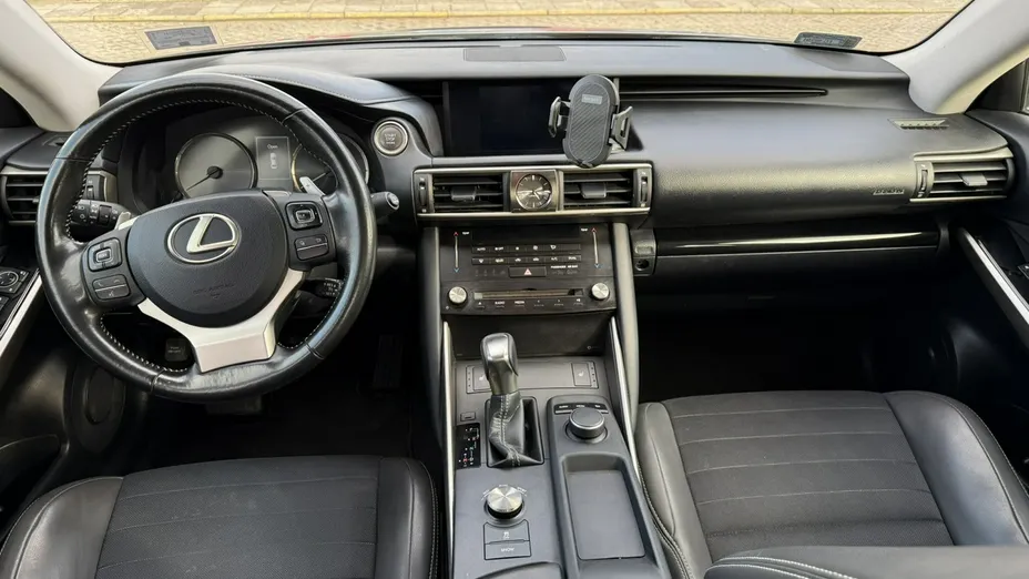 LEXUS IS -