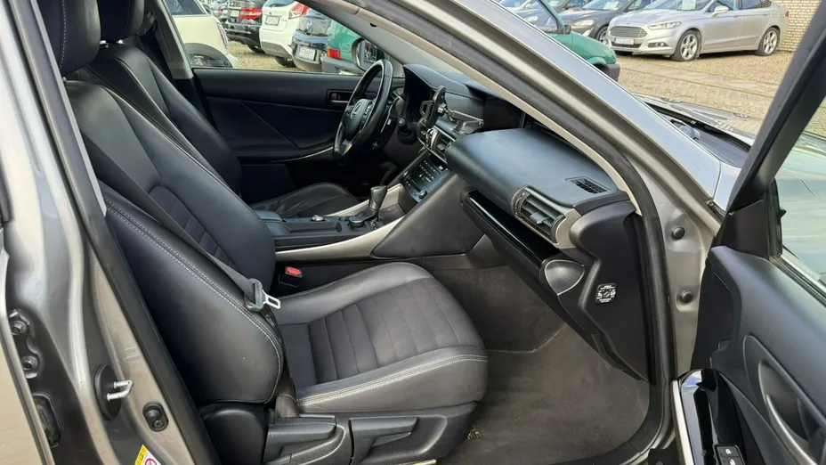 LEXUS IS -
