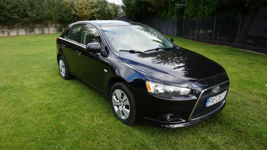 MITSUBISHI Lancer -