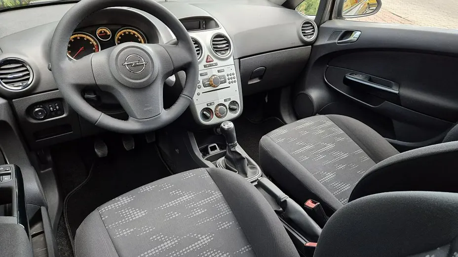 OPEL Corsa -