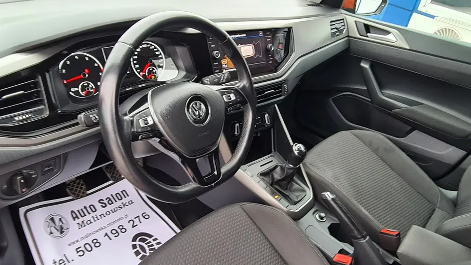 VOLKSWAGEN Polo -