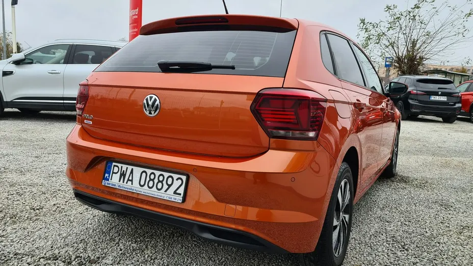VOLKSWAGEN Polo -