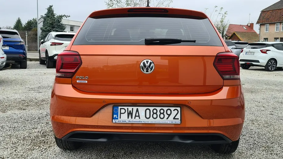 VOLKSWAGEN Polo -
