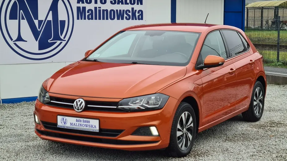 VOLKSWAGEN Polo -